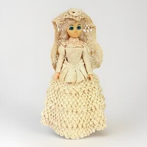 Vtg 1970s Sleepy Blue Eyed 15” Bride Doll In Crocheted Wedding Dress Pillow Base